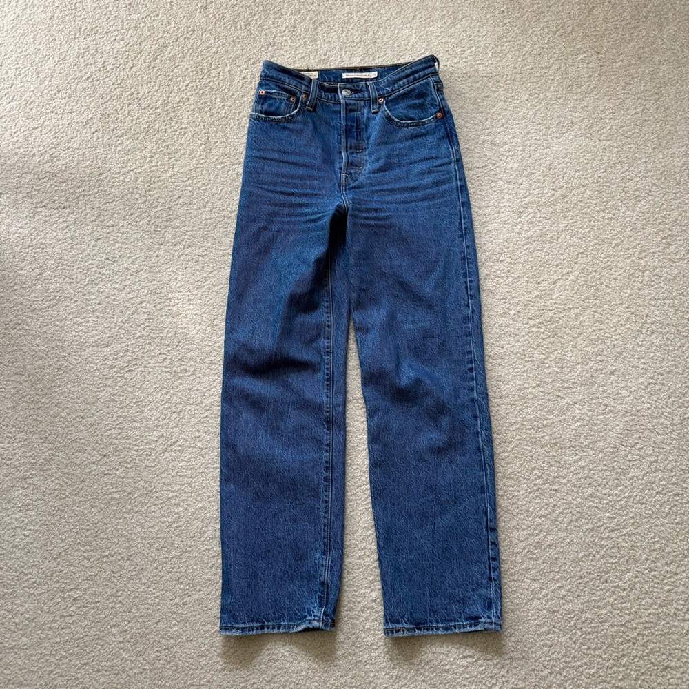 Like new! Levi ribcage straight ankle jeans